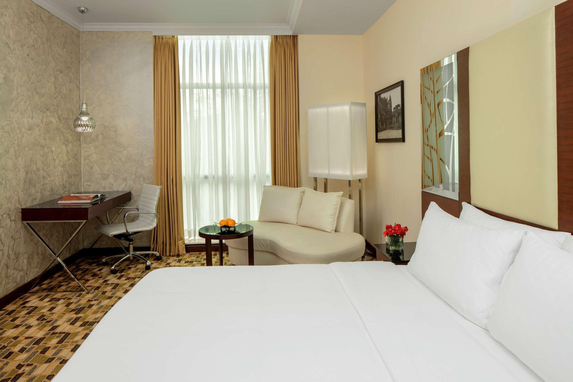 Radisson Blu Atria Bengaluru Hotel Exterior foto A room at the hotel