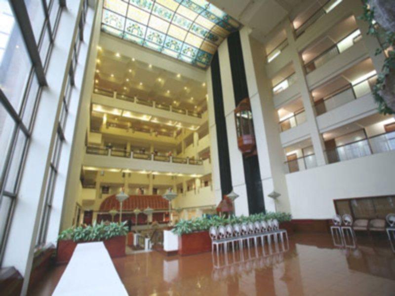 Radisson Blu Atria Bengaluru Hotel Exterior foto Interior of the hotel