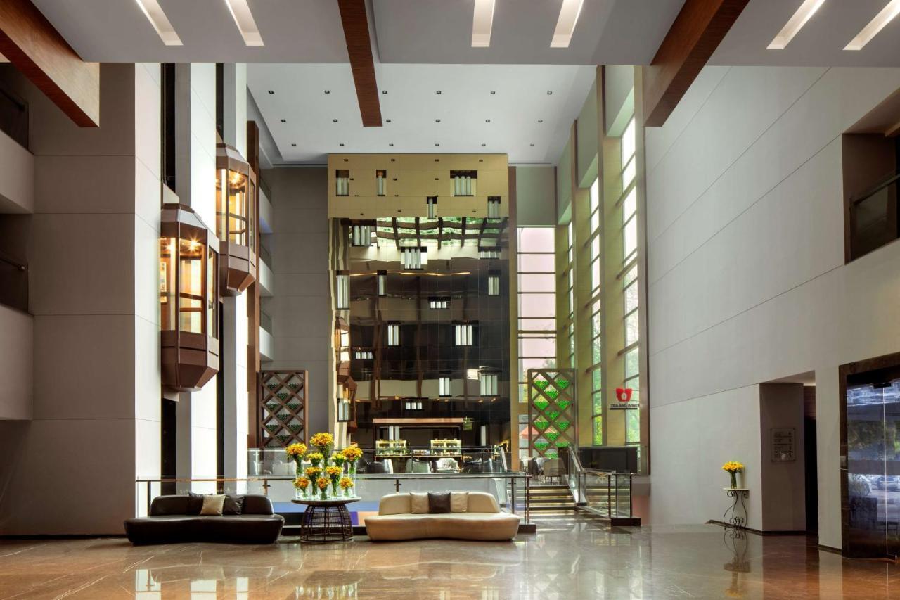 Radisson Blu Atria Bengaluru Hotel Exterior foto The lobby of the hotel