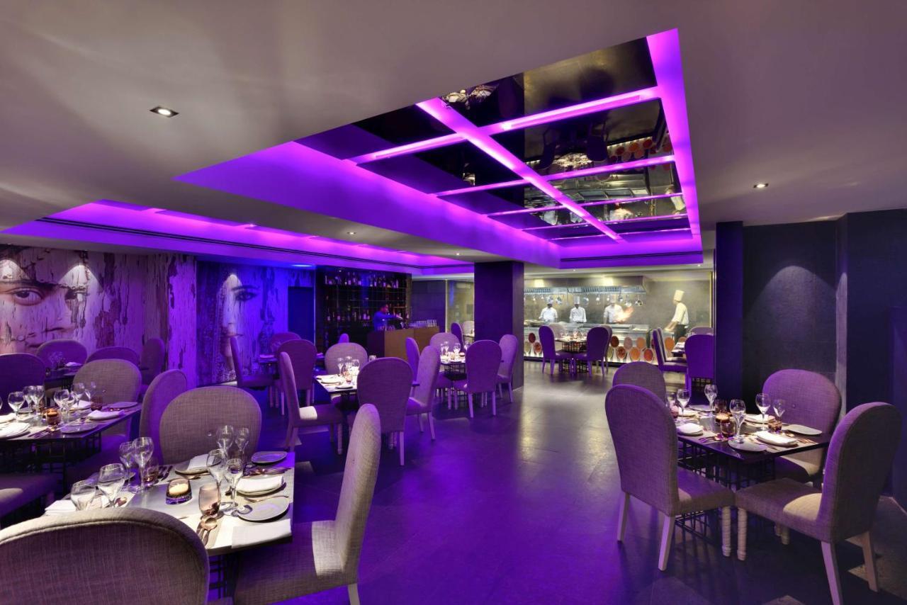 Radisson Blu Atria Bengaluru Hotel Exterior foto The interior of the restaurant